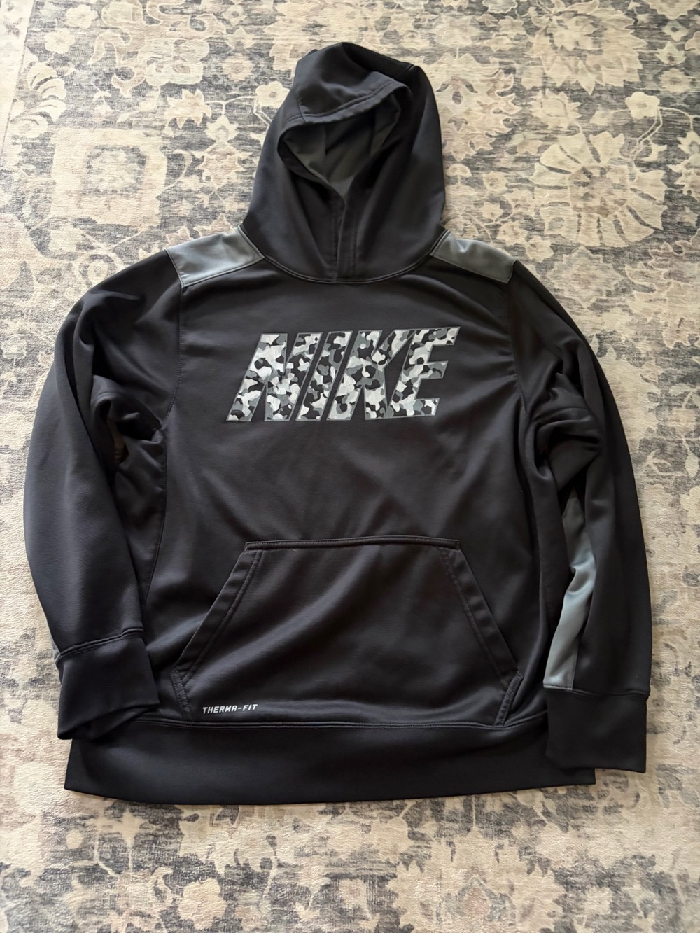 Nike Black and Light Gray Youth Large Therma-FIT Hoodie